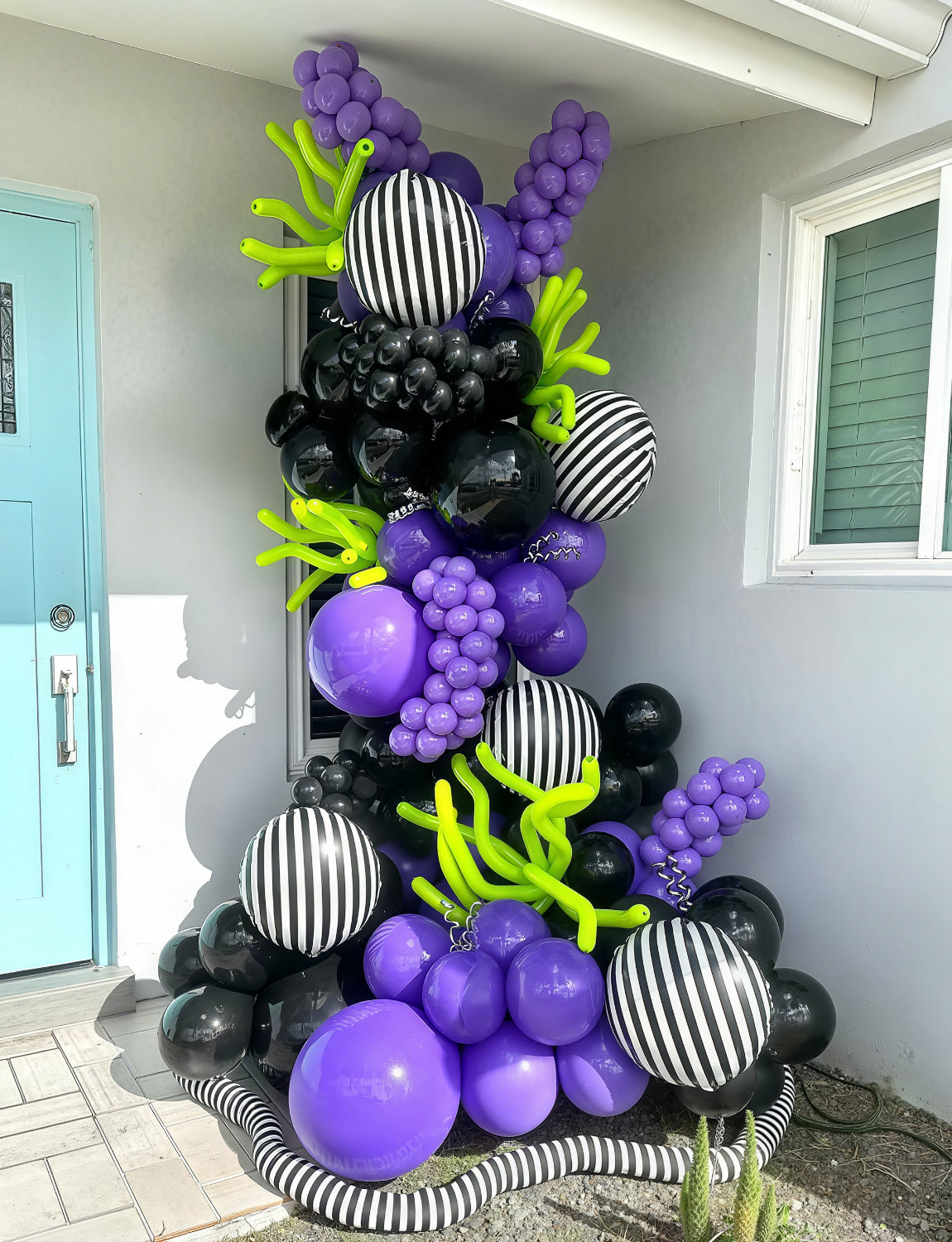 Halloween Balloon Garland Arch Kit, 135PCS Purple Black Silver Balloons with Foil Starburst Balloons for Spooky Party, Dark Style Birthday, Gothic Theme Halloween Party Decorations