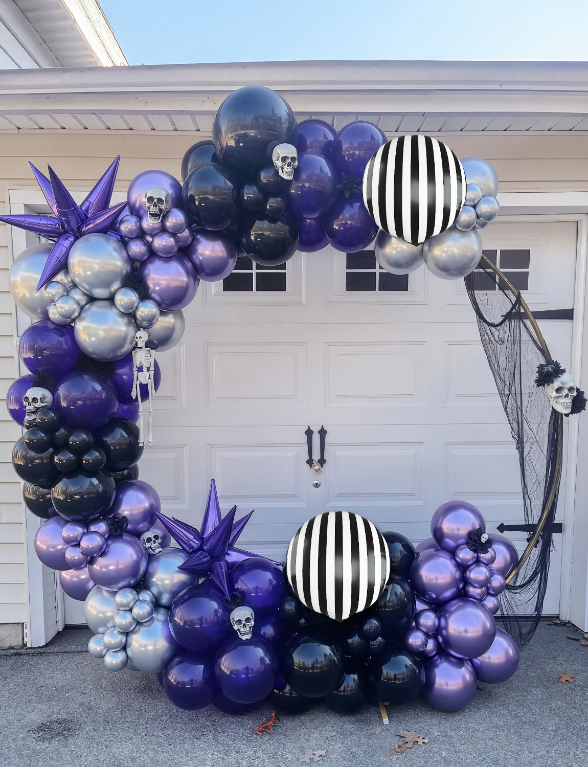 Halloween Balloon Garland Arch Kit, 135PCS Purple Black Silver Balloons with Foil Starburst Balloons for Spooky Party, Dark Style Birthday, Gothic Theme Halloween Party Decorations