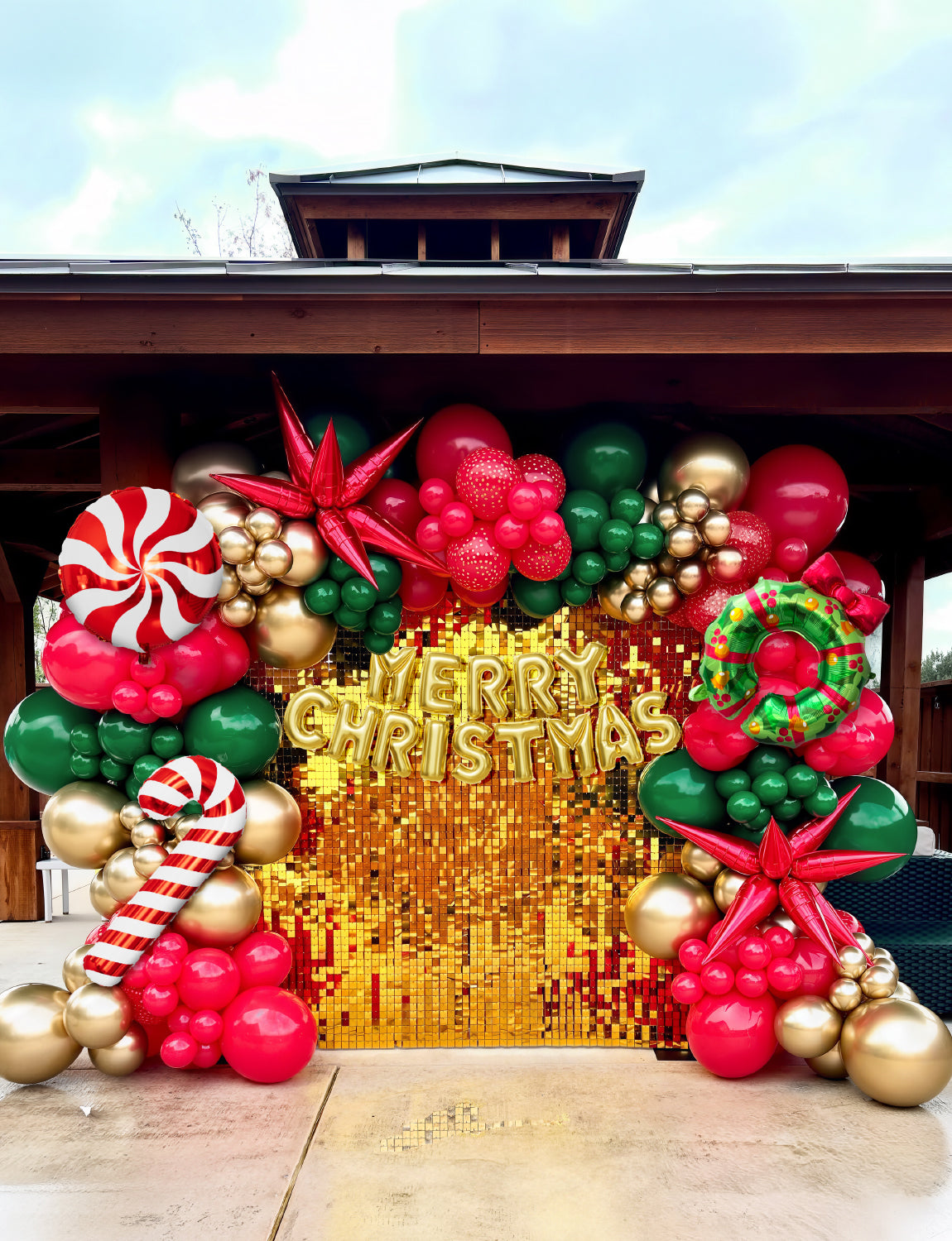 Christmas Balloon Garland Arch Kit, 132PCS Red Green Gold Xmas Balloons with Candy Cane, Wreath, Star, Merry Christmas Foil Balloons for Xmas Decor, Holiday Party Supplies Indoor Outdoor
