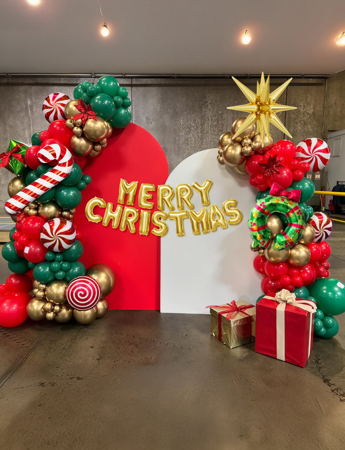 Christmas Balloon Garland Arch Kit, 132PCS Red Green Gold Xmas Balloons with Candy Cane, Wreath, Star, Merry Christmas Foil Balloons for Xmas Decor, Holiday Party Supplies Indoor Outdoor
