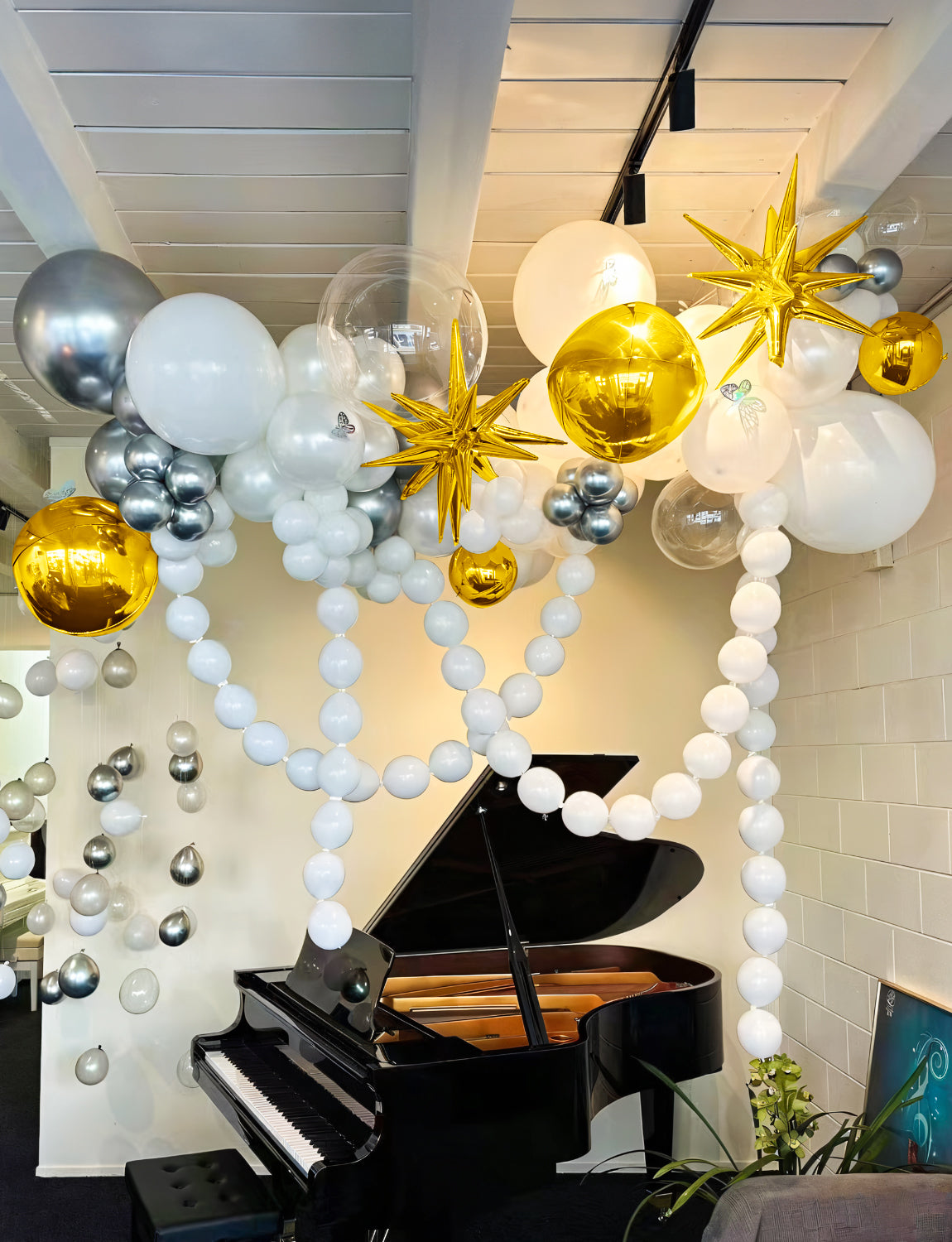 Haolongfa Large Gold Foil Balloons 22 Inch, Big Gold Mylar Balloons Set For Gold Party Decorations,Unique Starburst Balloons, for 70s 80s 90s Theme Disco Party Supplies,Gold New Years Eve Party 6 PCS