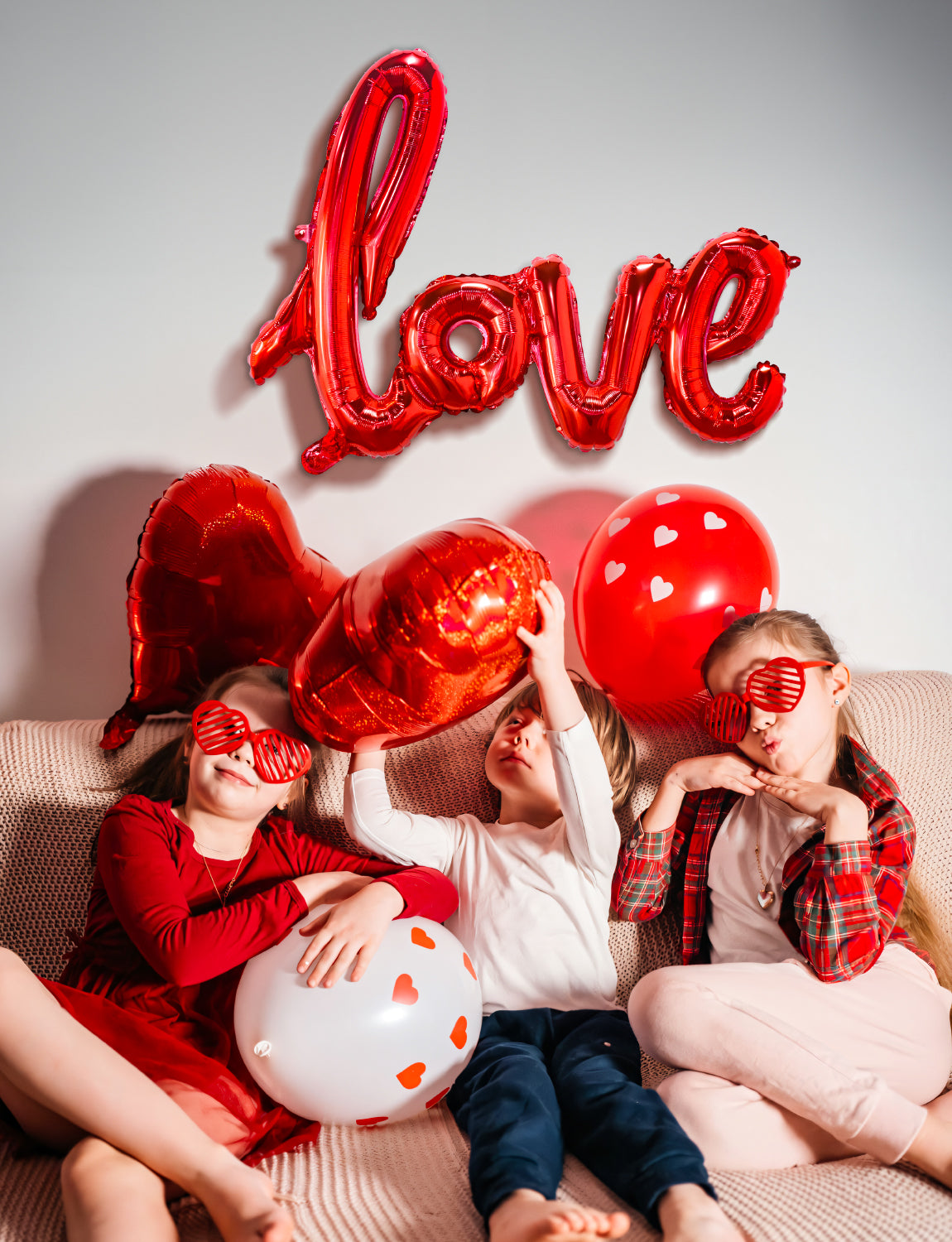 Haolongfa Valentines Day Decorations Kit, I Love You Balloons and Foil Red Heart Balloons, Love Balloon Kit with 1000 Pcs Red Silk Rose Petals, Valentines Balloons for Valentines Day Decorations