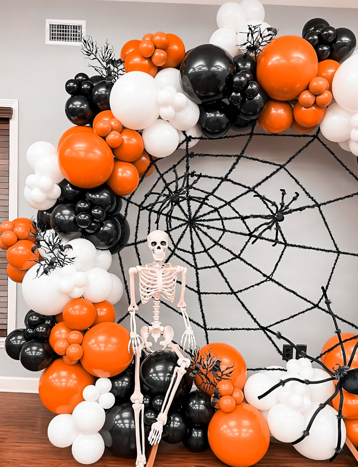 Haolongfa Orange and Black White Gold Balloons Garland Arch Kit,134pcs Halloween Orange and Black Balloons Different Sizes 18/12/5 Inch,Halloween Balloons for Halloween,Birthday,Party Decorations